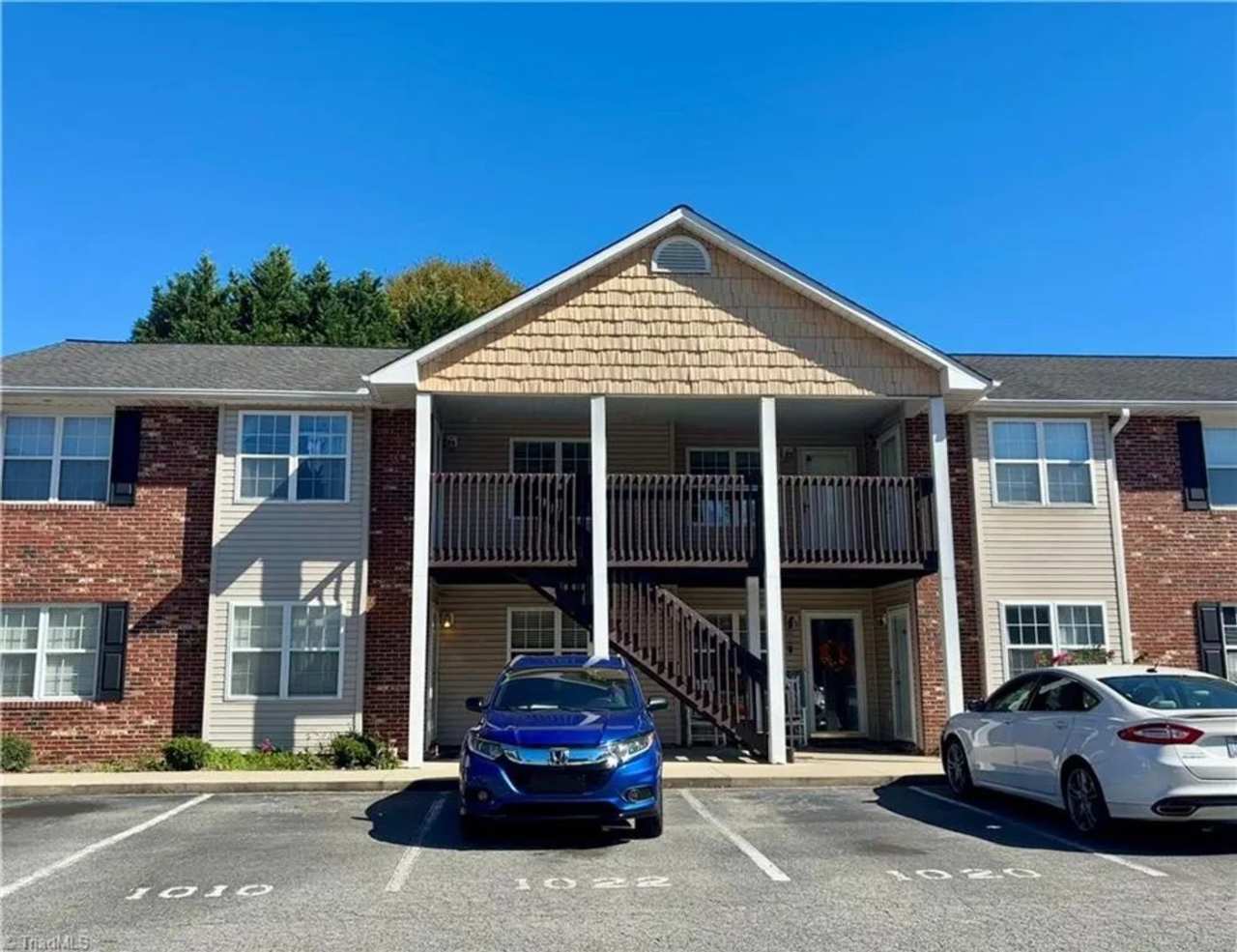 AVAILABLE NOW – Stylish 2-Bedroom Condo in Archdale, NC