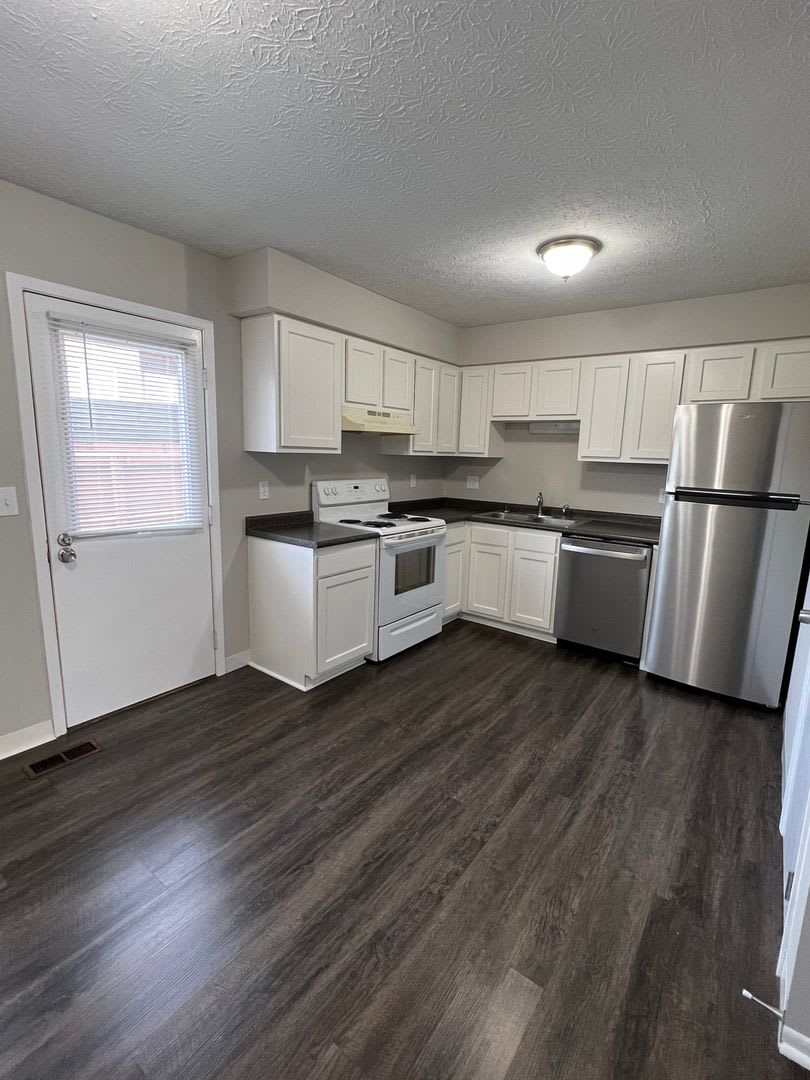 *RENT SPECIAL* Updated 2 Bedroom 1.5 Bathroom Condo with a partially finished basement