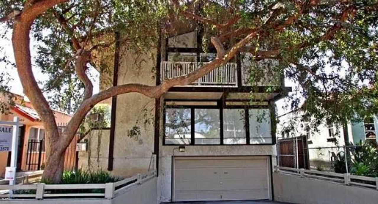 Beautiful 2bed + 2bath Condo located on a Mature Tree-lined Street in the Heart of Santa Monica.