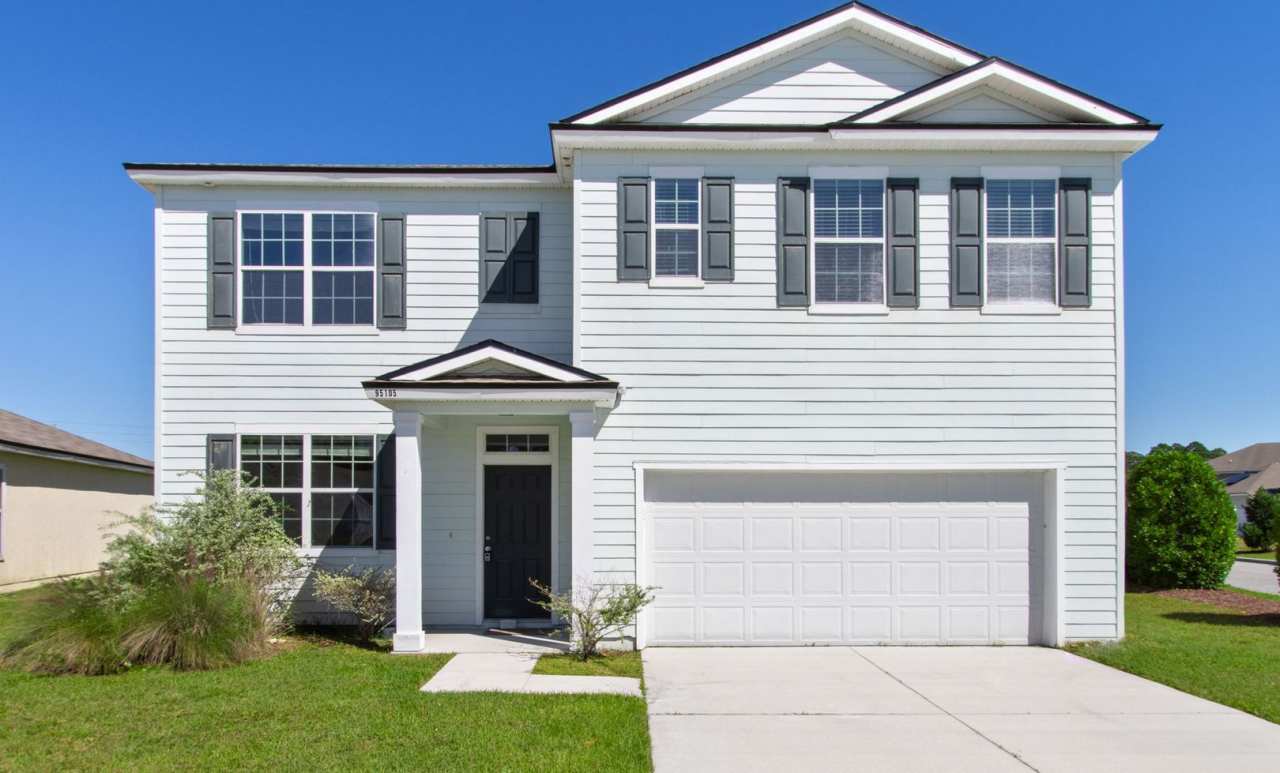 Spacious 5-Bedroom Home – Prime Amelia Concourse Location!