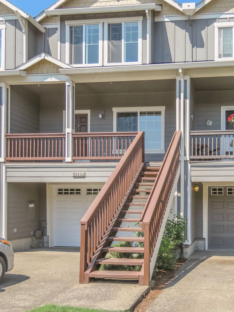 !!!! West Linn Townhome Available 3 Bedroom 2.5 Bathroom ! Move In Special 2 Weeks Free !