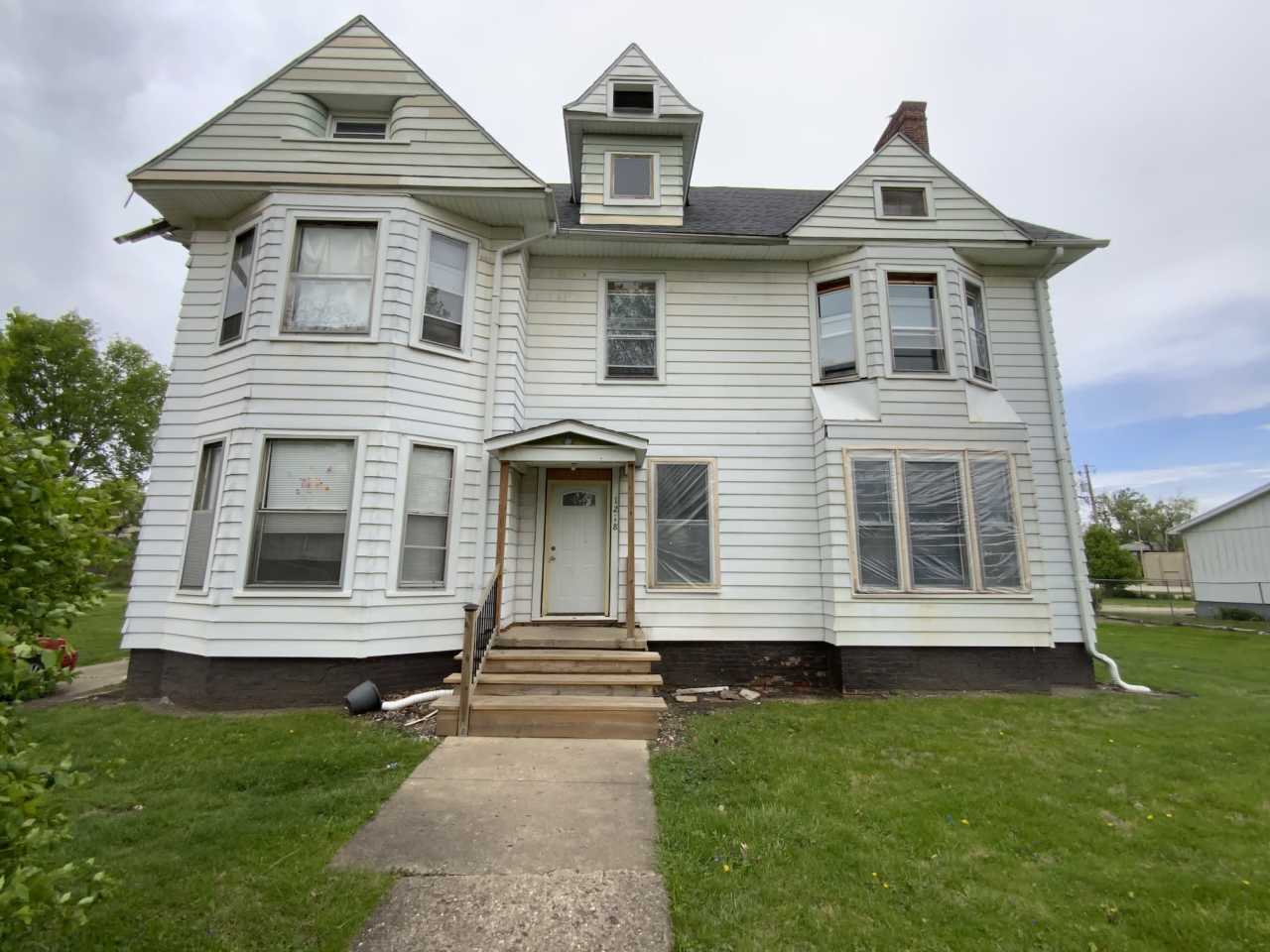 1218 N Walnut St