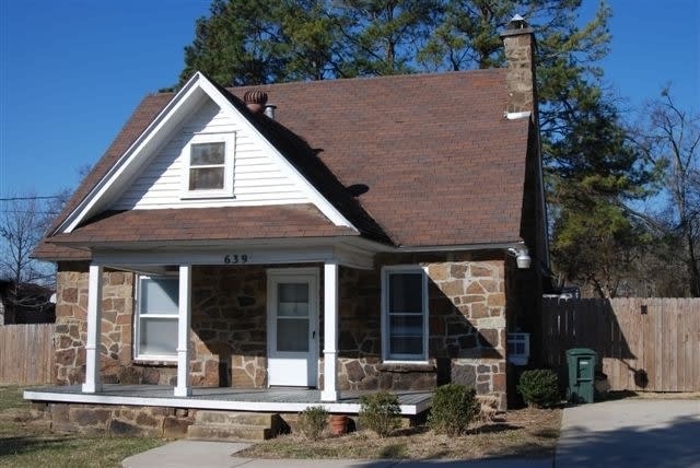 *Pre-Leasing* | Quaint Cottage Close to Everything!