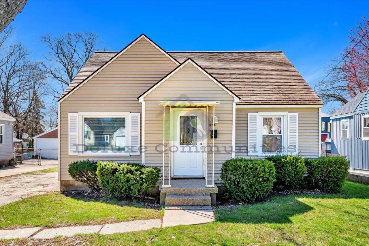 DARLING!!! Spacious 3 Bedroom Home In Wyoming!