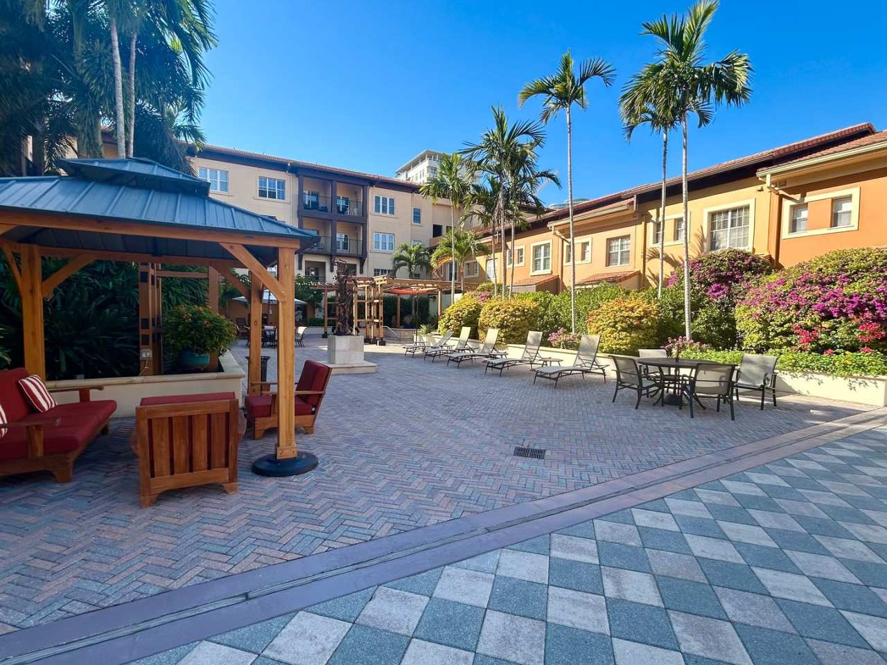 1 Bed/1 Bath Condo in Gorgeous Resort Style Community