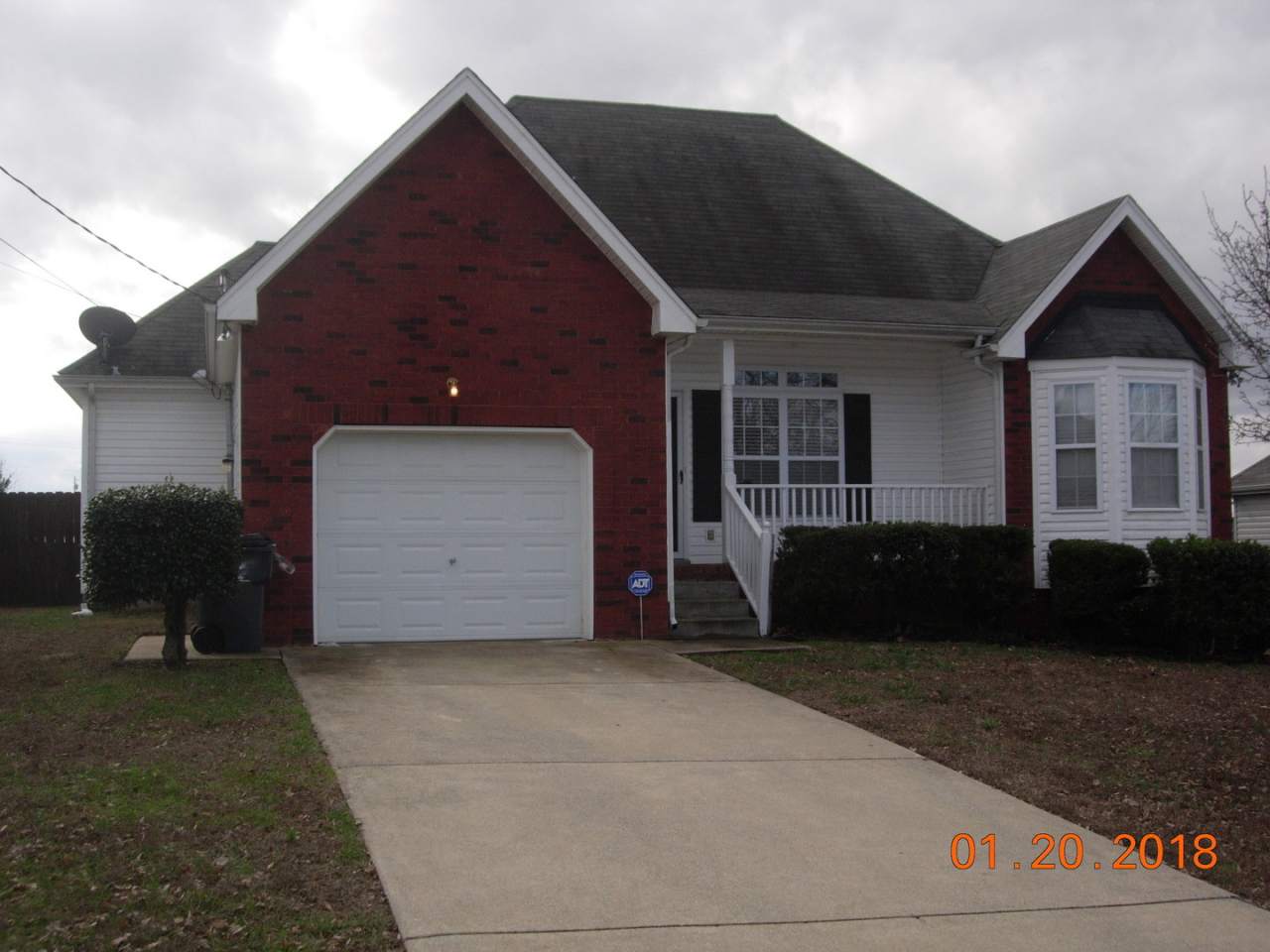 Mt Juliet 3 Bedroom 2 Bath Home with Fenced Backyard