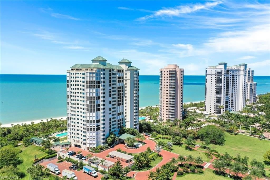 8171 Bay Colony