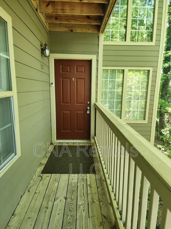 807 Country Park Drive SE