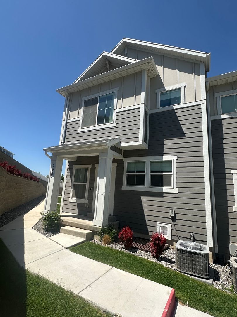 GORGEOUS EAGLE MOUNTAIN TOWNHOME!!!