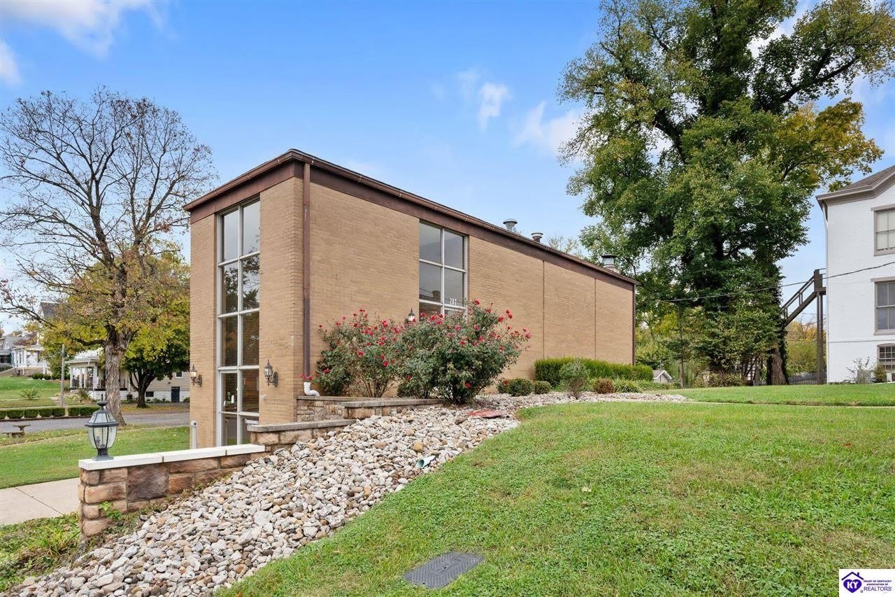 202 N Mulberry Street