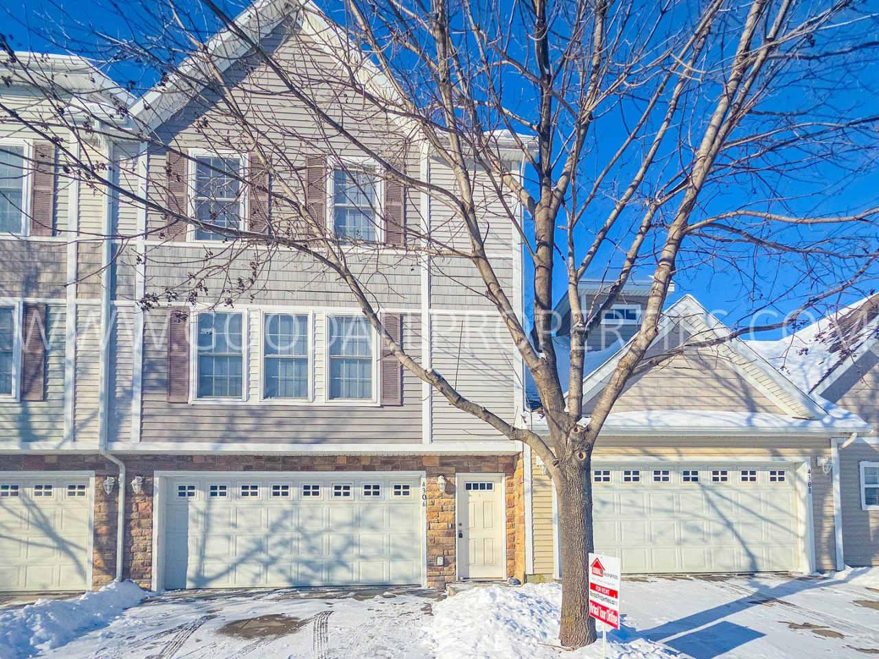 WINTER SPECIAL!! $1425 for a 2 Bedroom, 2.5 Bath Townhome in Urbandale near the walking trails!!!