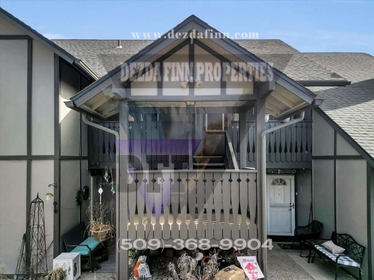 2 Bed, 1 Bath Top Floor Condo on Northside Available Now