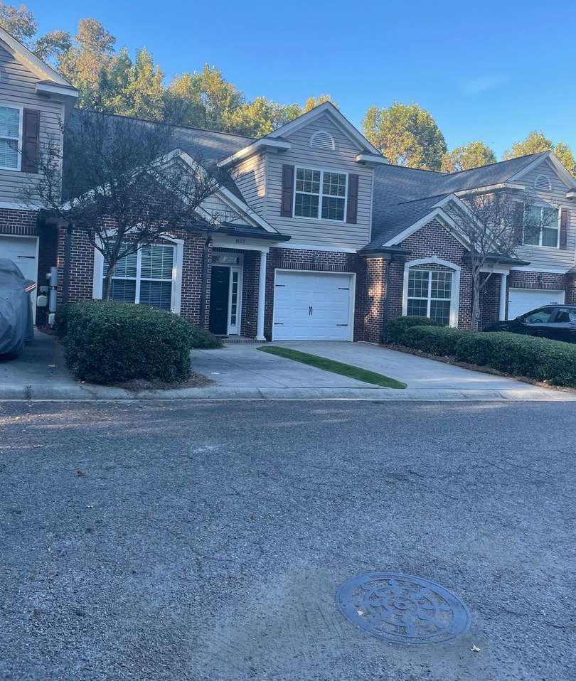 EXECUTIVE FULLY FURNISHED TOWNHOME IN GATED COMMUNITY