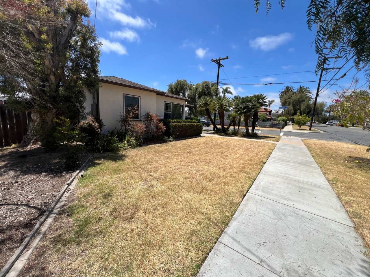 LOCATION LOCATION LOCATION!!! 5th  I St, Large House, 2Bdrm+Den+2 car Garage