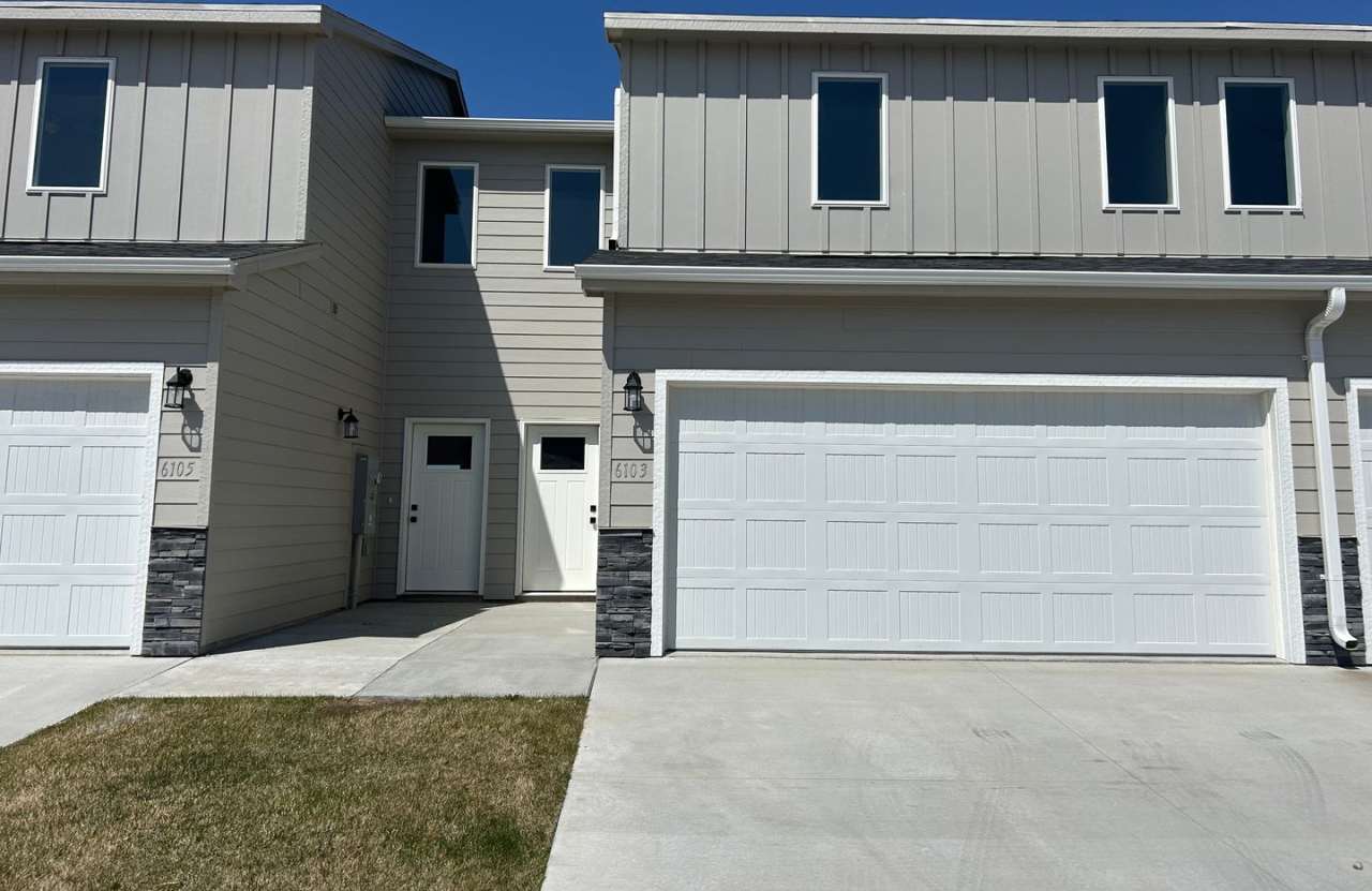 Charming 3-Bedroom Home with Spacious Kitchen and Master Suite in Southeast Sioux Falls!