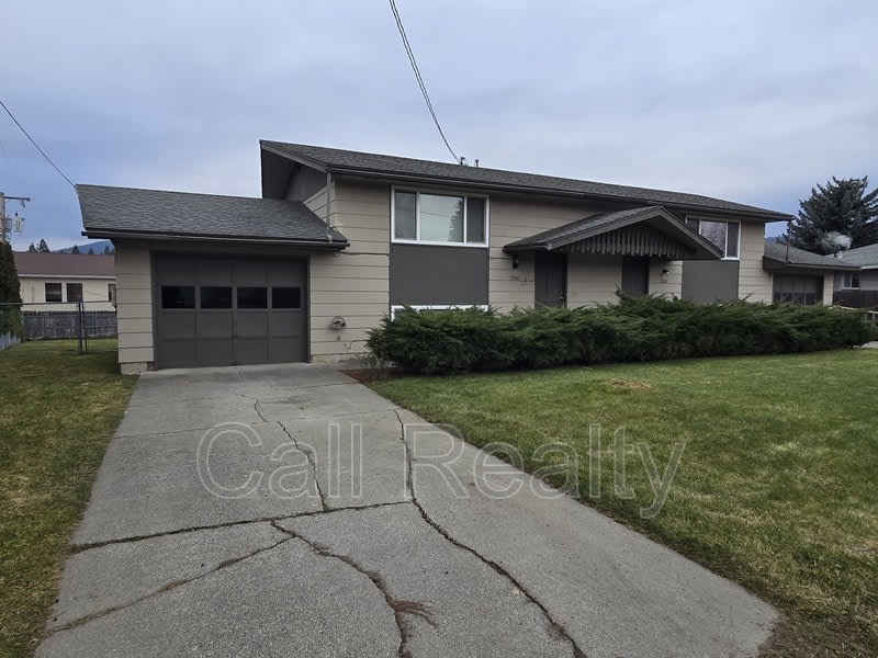 3324 S Raymond Circle