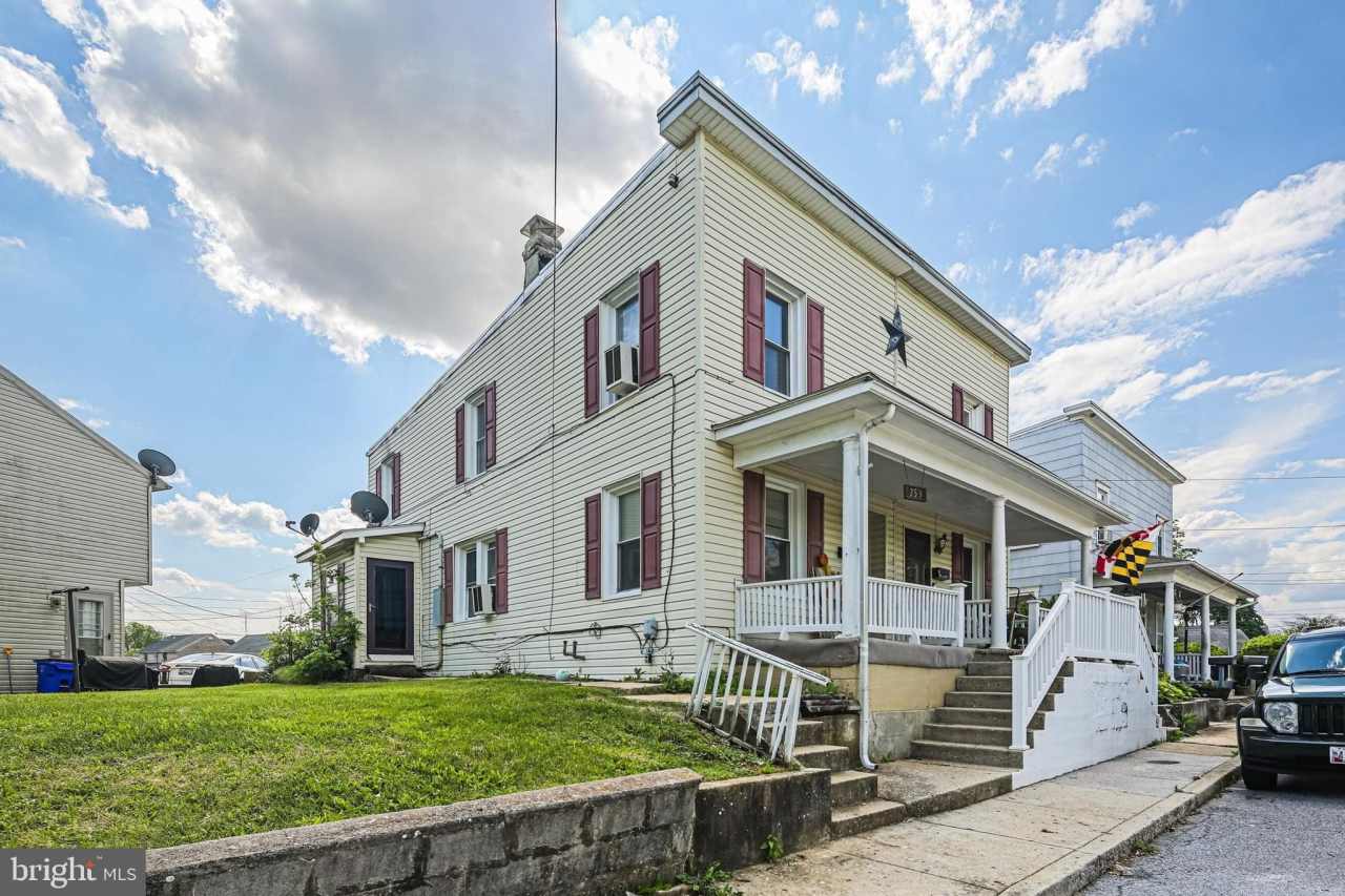 253 E HOWARD Street E