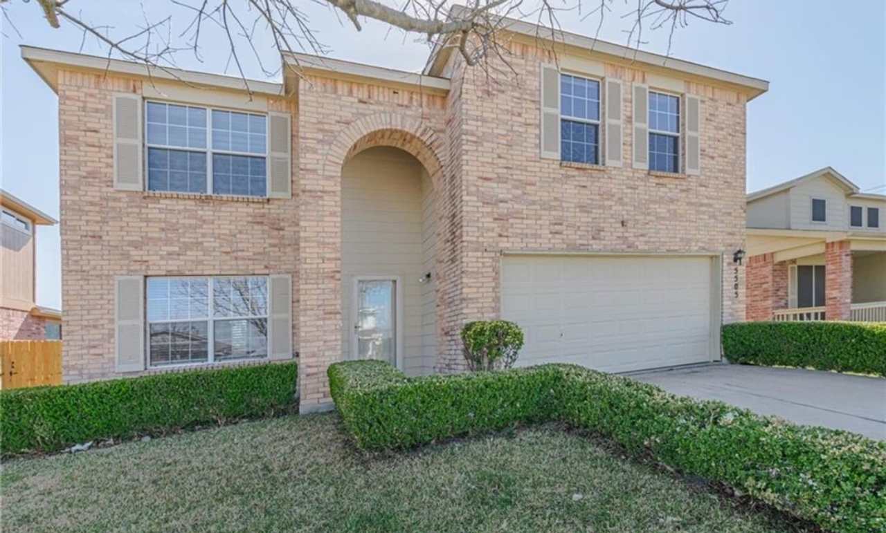 Now Leasing: Updated Two-Story Home in The Highlands – Over 2,000 Sq Ft!