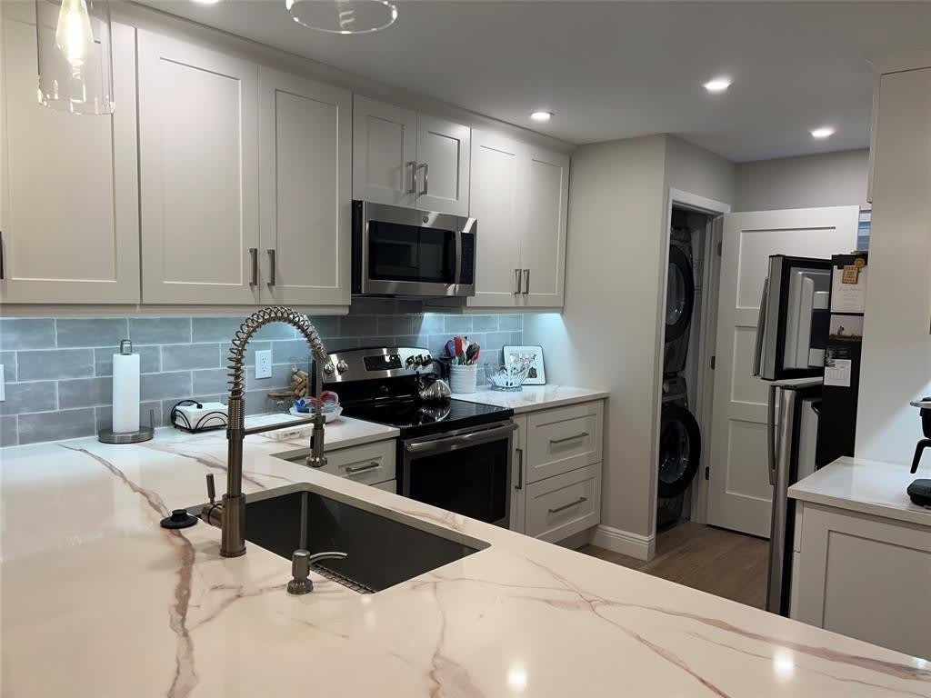 1523 E Hillsboro Blvd