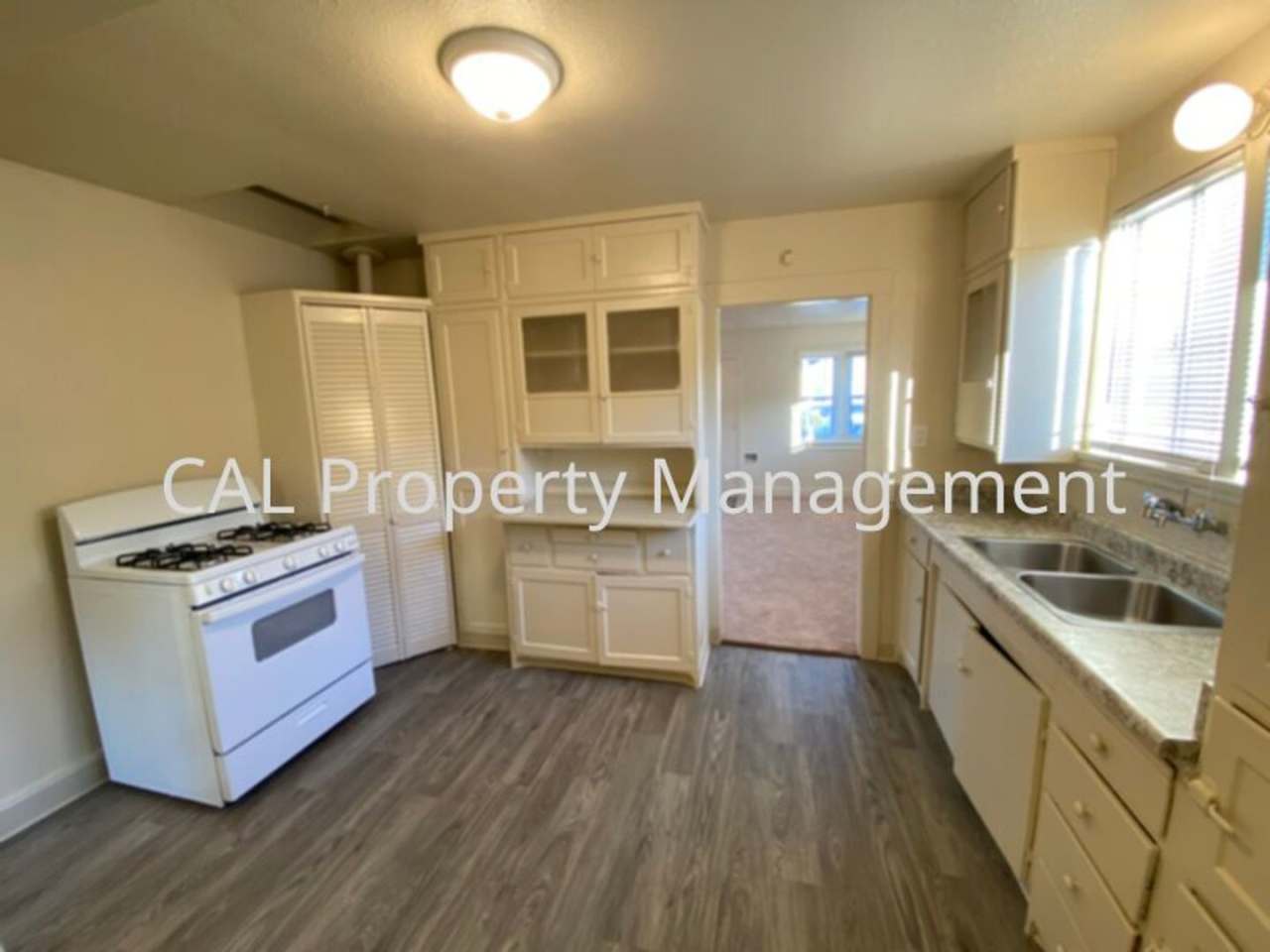 Single Family 2 bedroom and 1 bathroom!