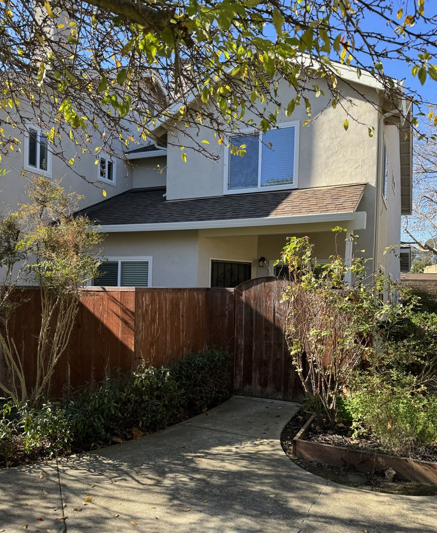 Beautifully Updated 3 Bed/2.5 Bath Townhome in Aptos