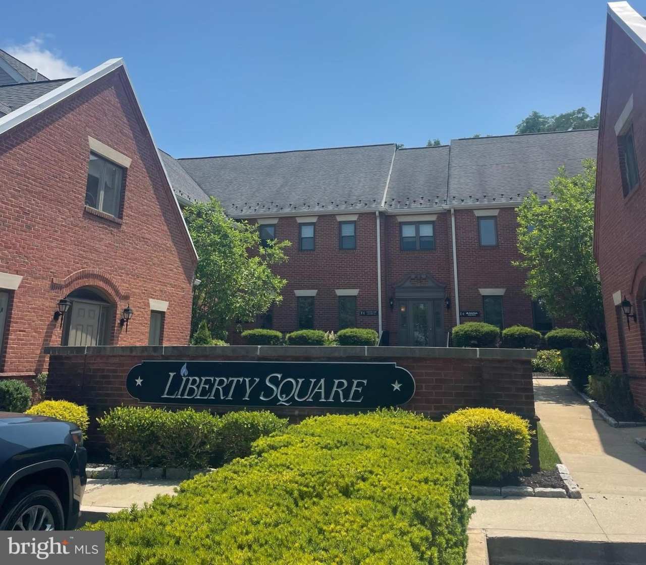 270 W LANCASTER Avenue unit: E1