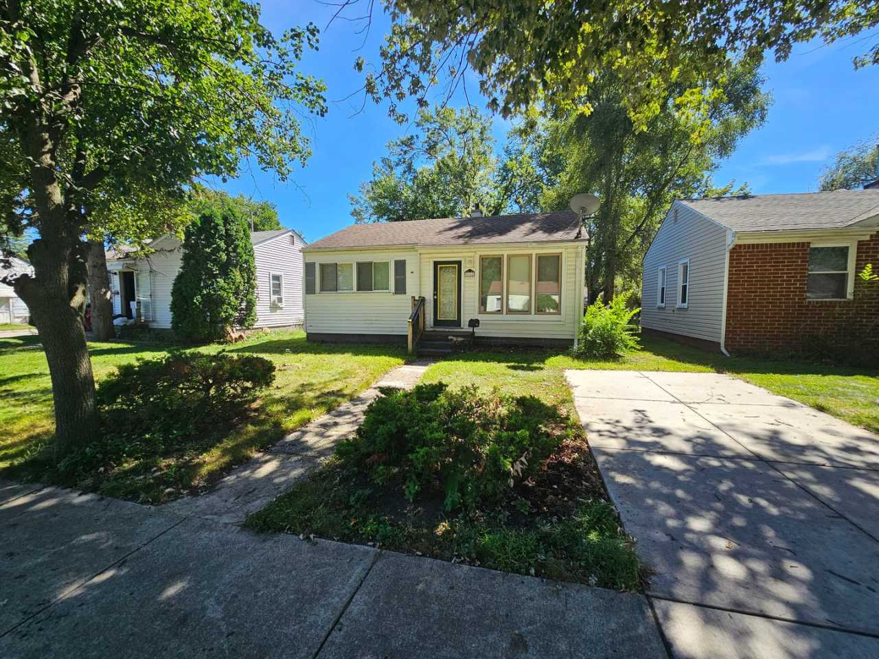 Two bedroom ranch in Bustling Warren