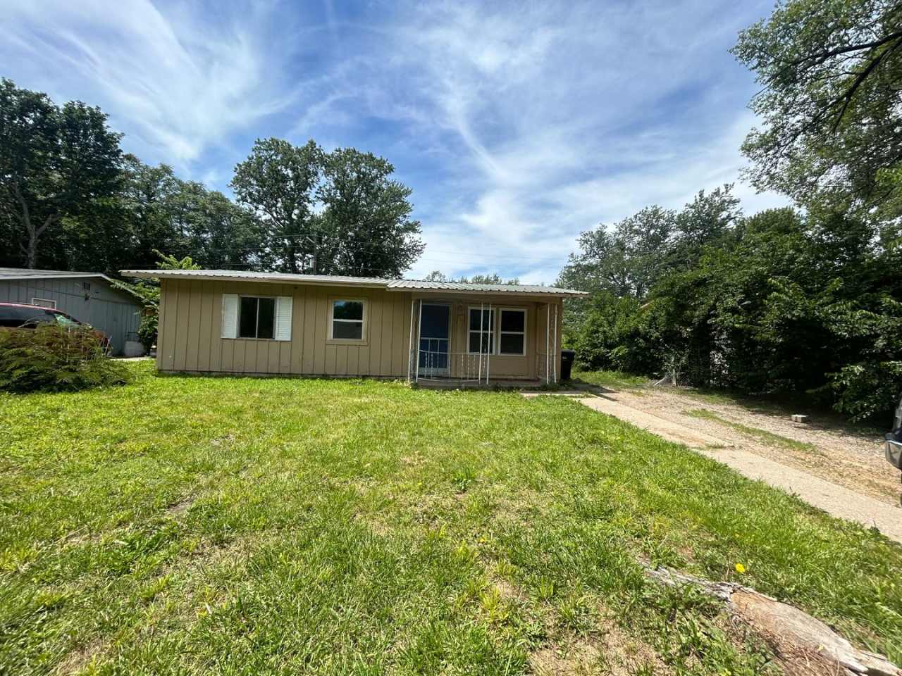 Cute 3 bedroom 1 bath!