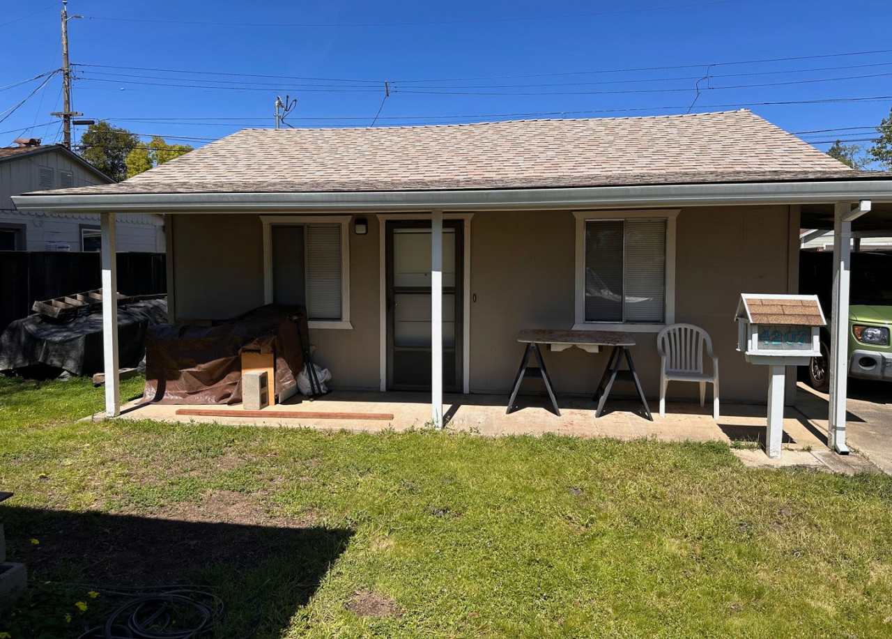 East Sacramento 1 Bed House with Garage
