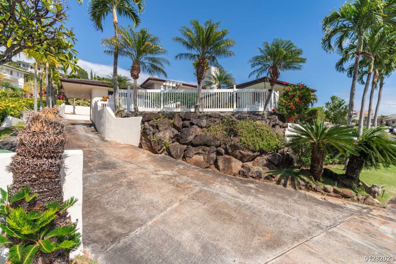 4BR 3.5BA with OCEAN VIEWS  POOL at Premier Gated Community of Hawaii Loa Ridge