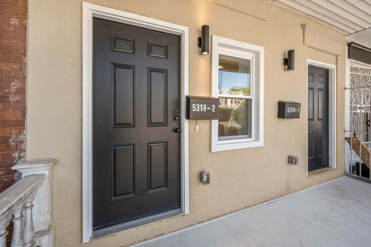 Newly Remodeled 3 Bedroom/2 full baths, modern fixtures, all new appliances, onsite laundry, luxury vinyl flooring close to University of Penn Hosiptal