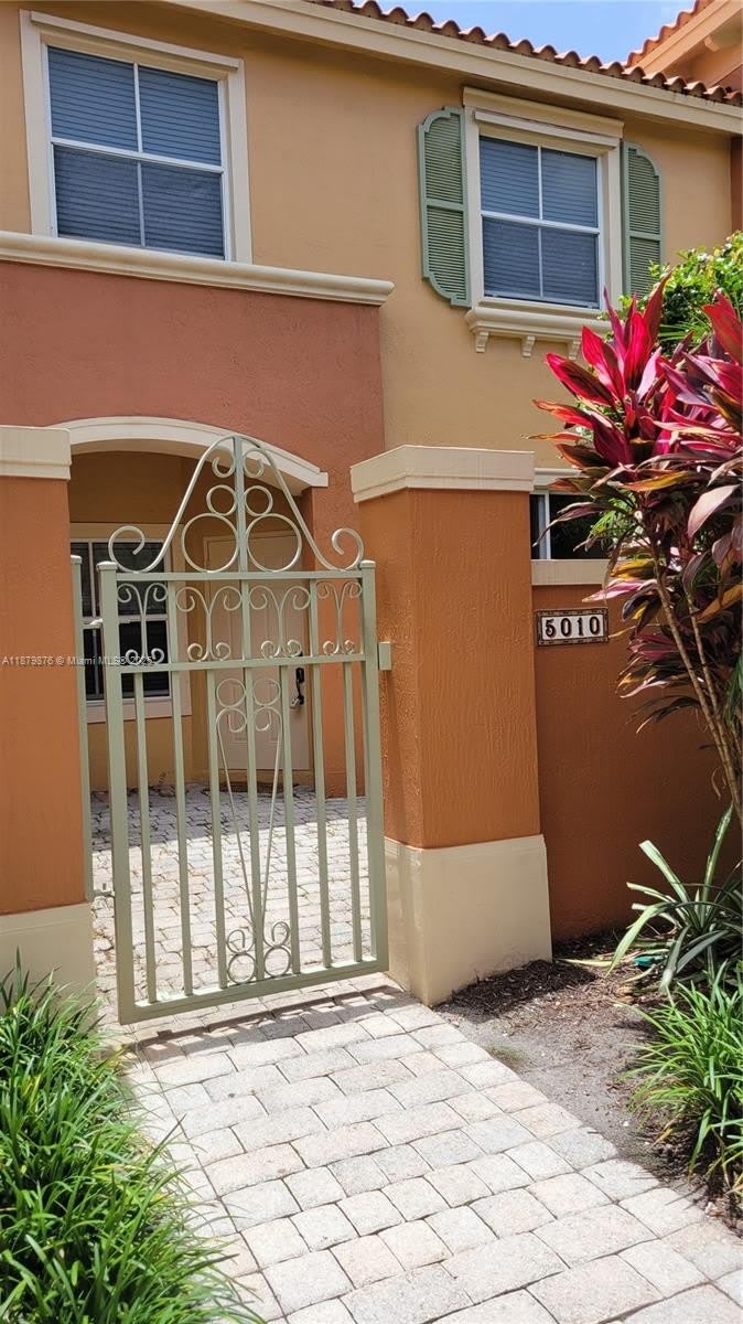 5010 S Harbor Isles Dr