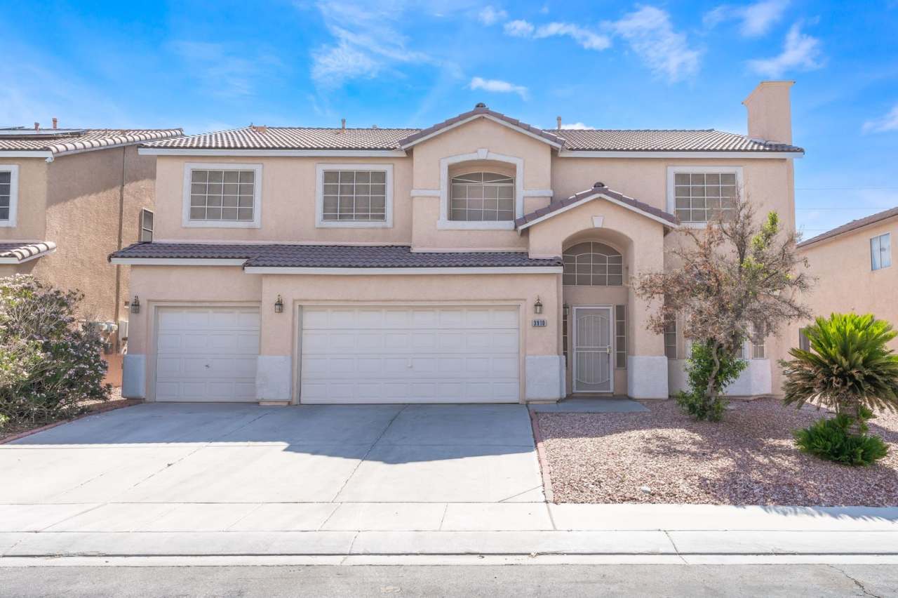 STUNNING 5 BEDROOM HOME!