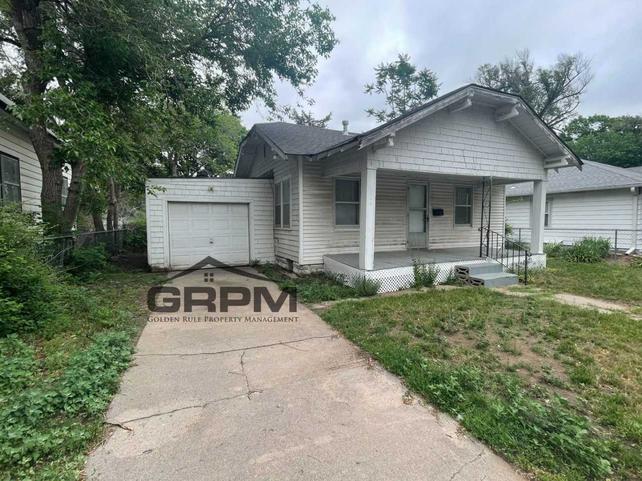 Cozy 2 bedroom home with attached garage