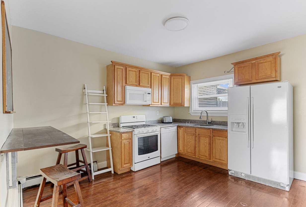 POLISH HILL PAD WITH PATIO