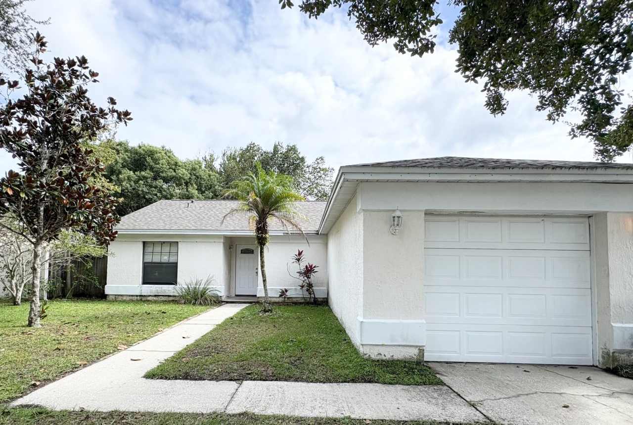 Great 3 BR home ~ Fenced Back Yard ~ A-Rated Oviedo Schools