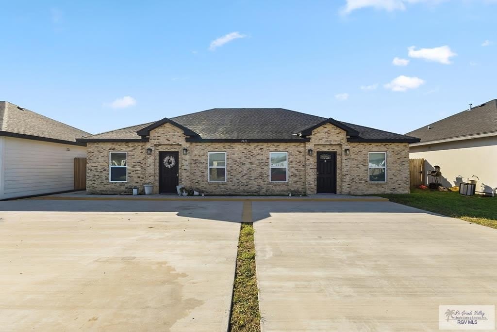 2421 N VALLEY CIRCLE