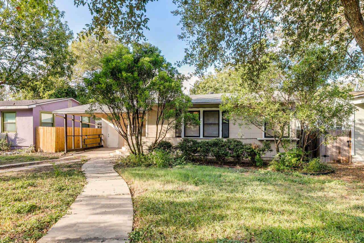 3-BEDROOM HOME IN TERRELL HEIGHTS
