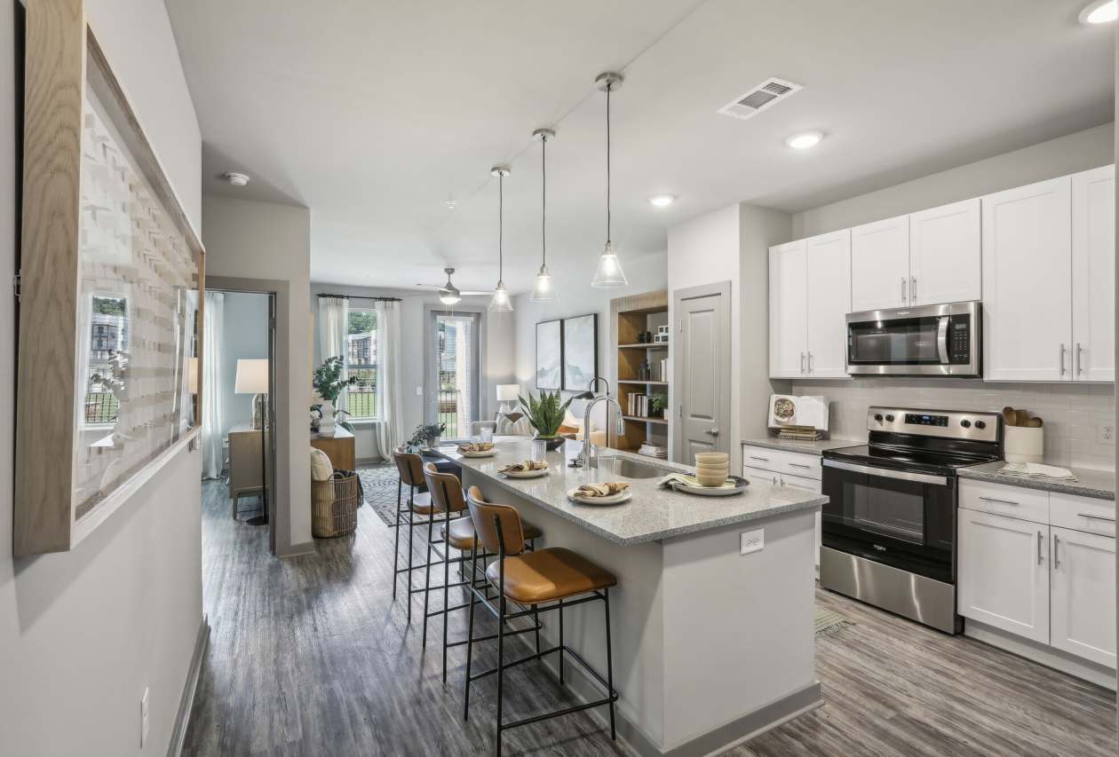 Accent Suwanee Creek