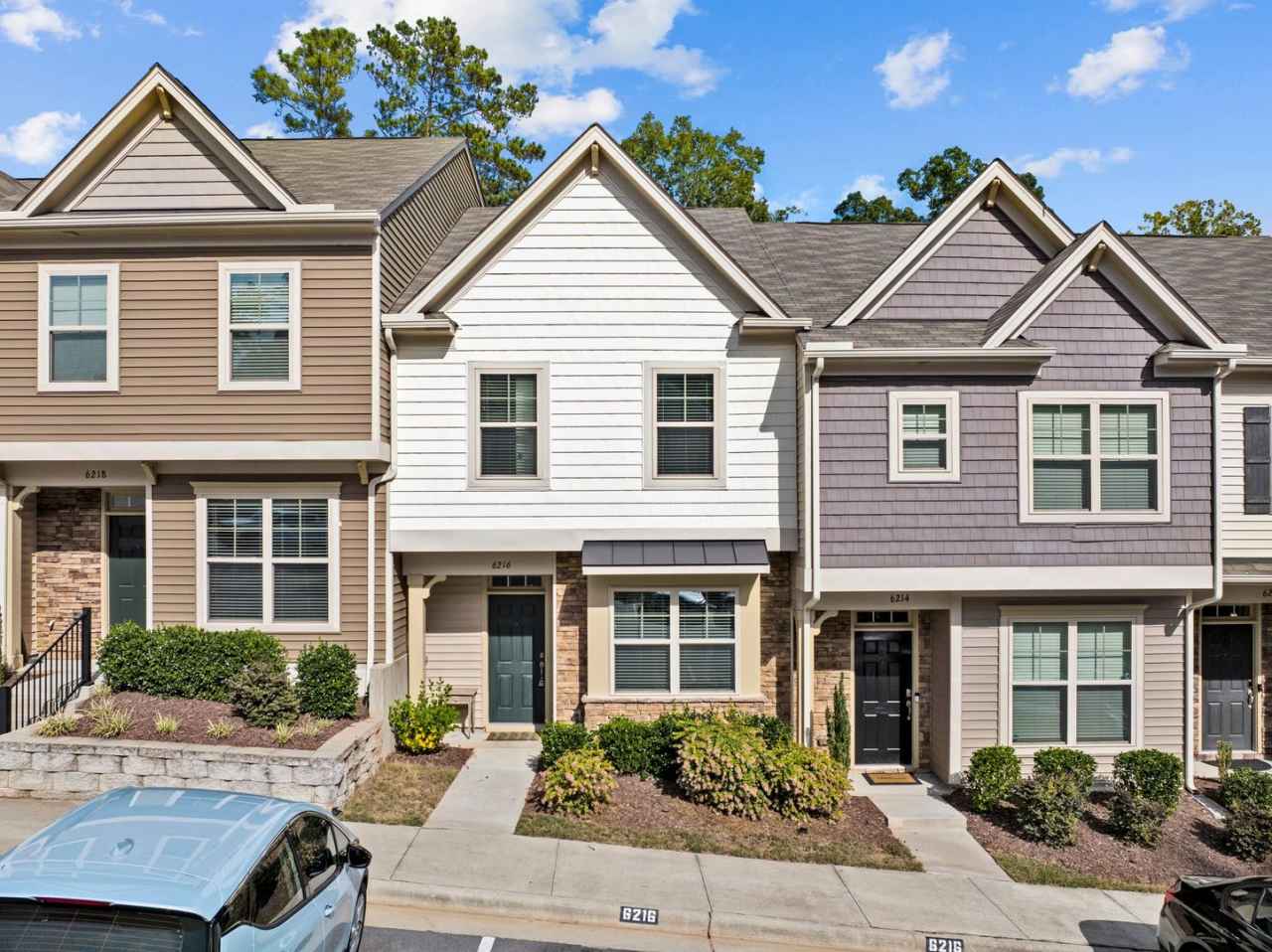 Gorgeous Townhome in N. Raleigh, Top Amenities  Finishes, Community Pool, Pet Friendly!