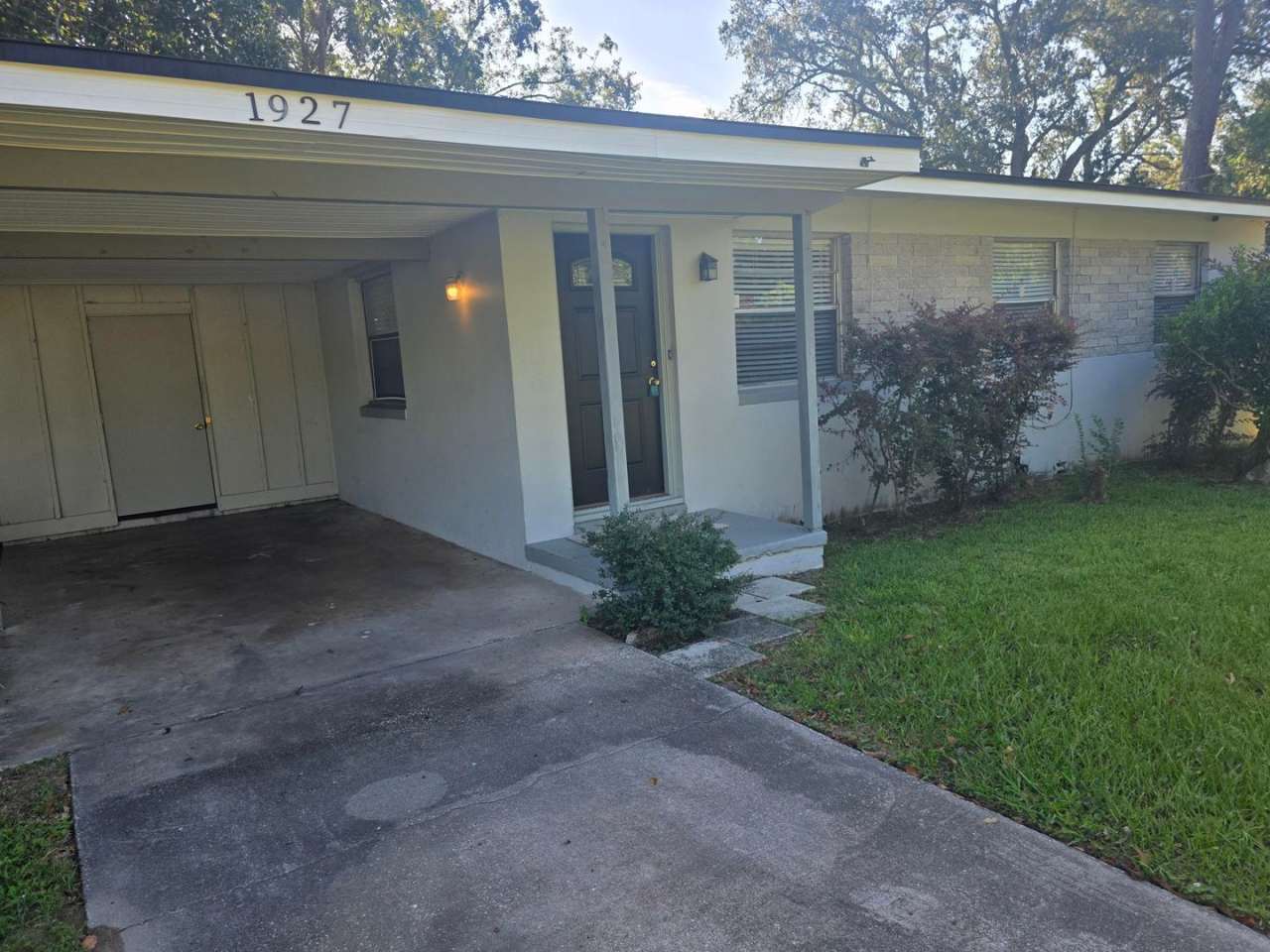 1927 Delaroche Drive