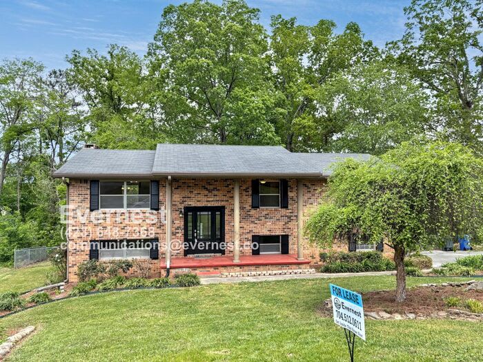 2107 Crown Court Lane