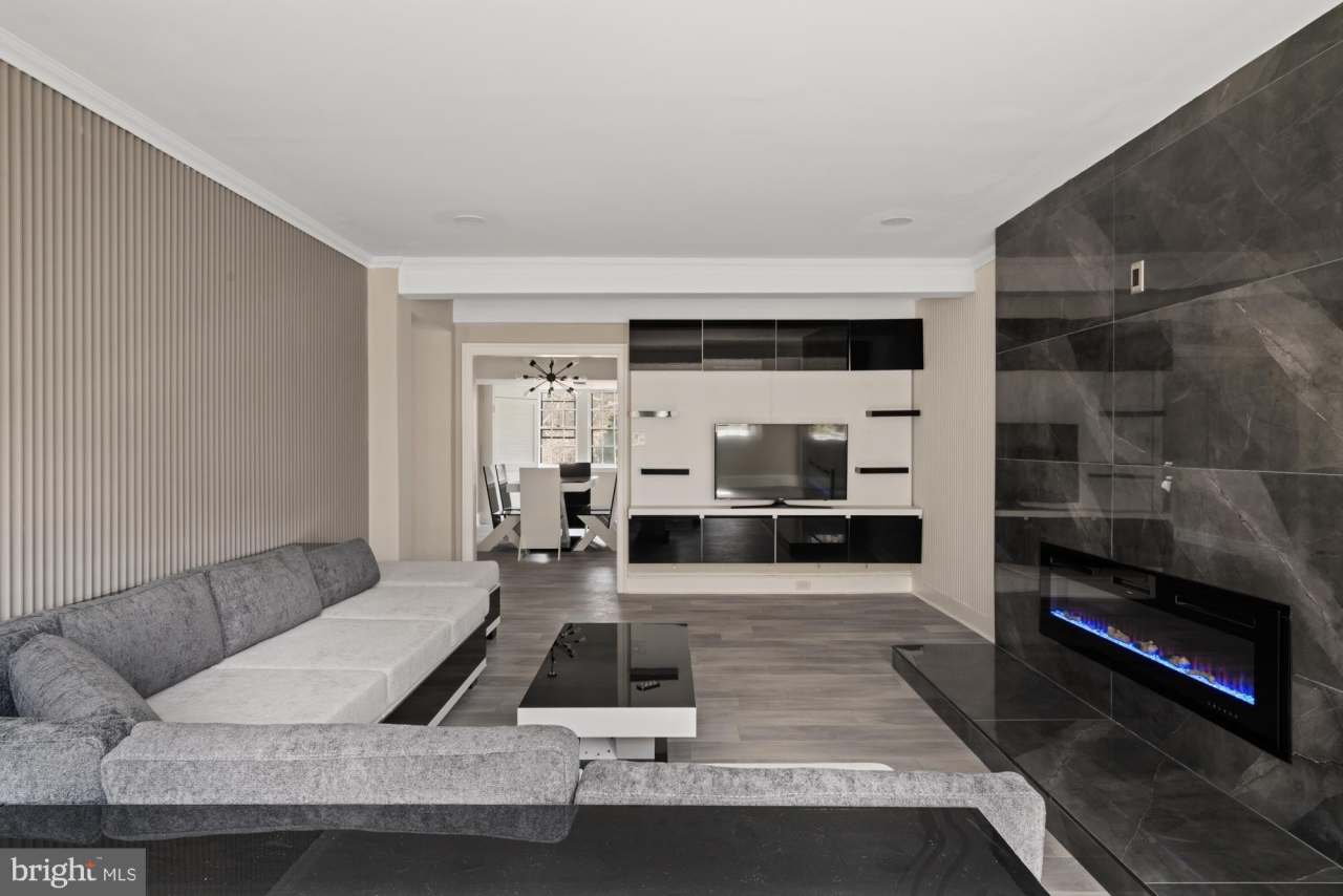 415 CITY Avenue unit: I-2