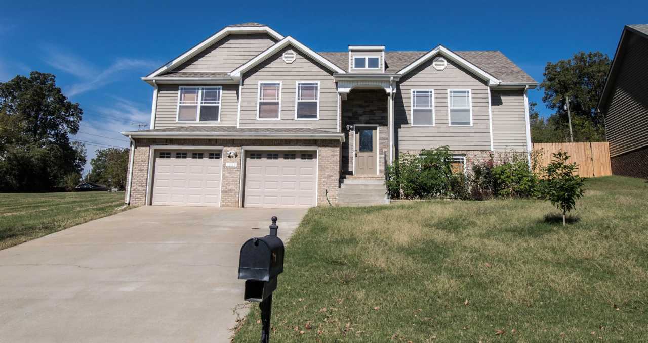 Pet Friendly Four Bedroom with Basement!