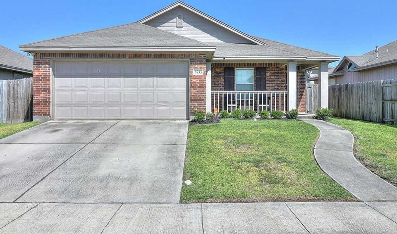 3933 Freds Folly Dr - 3/Bed 2/Bath - $1995/mo