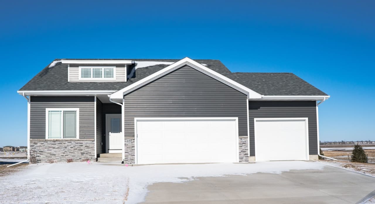 Beautiful 4 Bedroom Home! 3 Car Garage!