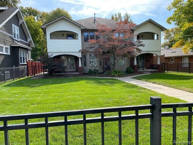 804 E LINCOLN Avenue