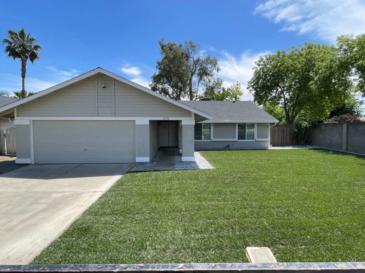 Beautiful Single Story Home Ready To Be Home!