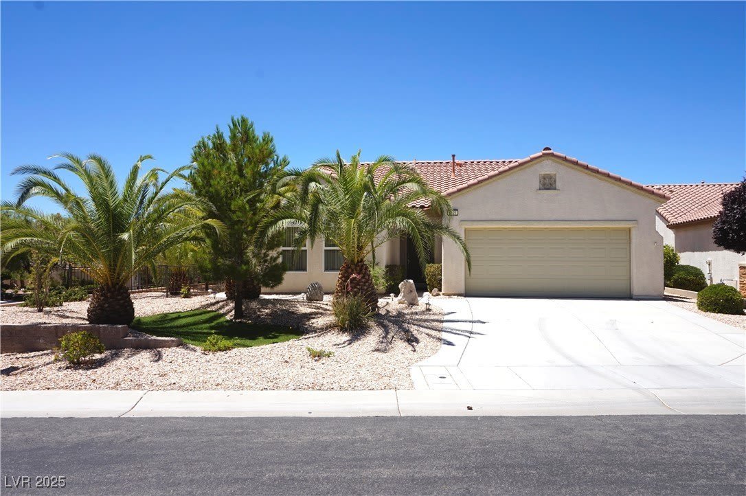 2121 HILLSIDE VALLEY Street