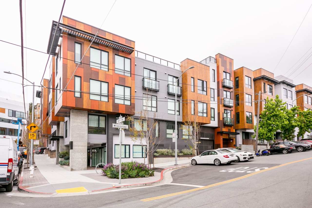 2 Bedroom, 2 bathroom condo with storage, garage parking, and more for rent!